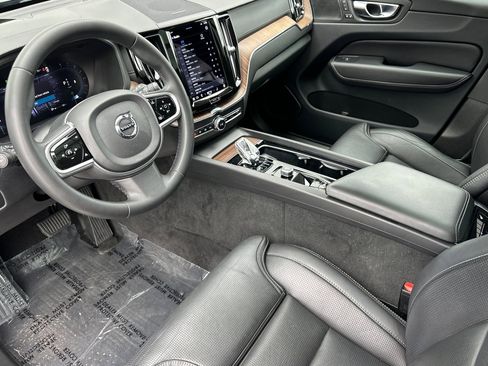 Used 2023 Volvo XC60 B5 Ultimate w/ Climate Package image 9