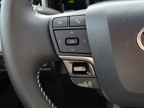 Used 2026 Toyota Camry SE FWD image 30