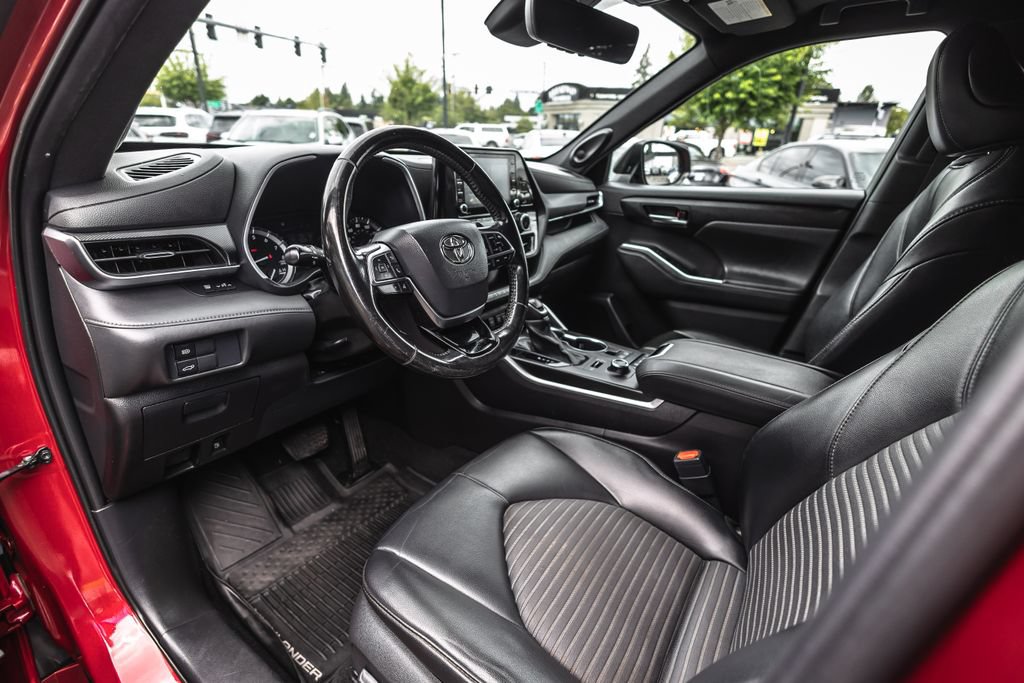Used 2021 Toyota Highlander XSE AWD/4WD image 17