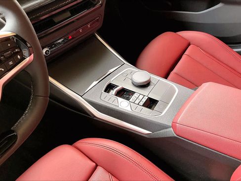 Used 2025 BMW 330i Sedan image 16