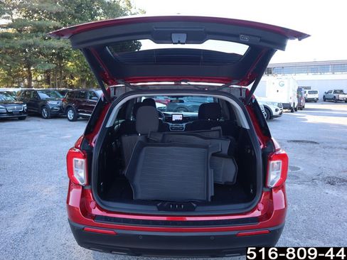 Used 2024 Ford Explorer XLT image 30