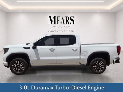 Used 2023 GMC Sierra 1500 AT4 w/ Technology Package AWD/4WD image 3
