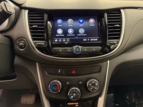 Used 2020 Chevrolet Trax LT w/ LT Convenience Package image 15