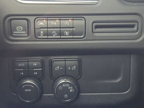 Used 2024 Chevrolet Tahoe Z71 w/ Luxury Package image 24