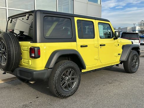 Used 2024 Jeep Wrangler Sport S image 8