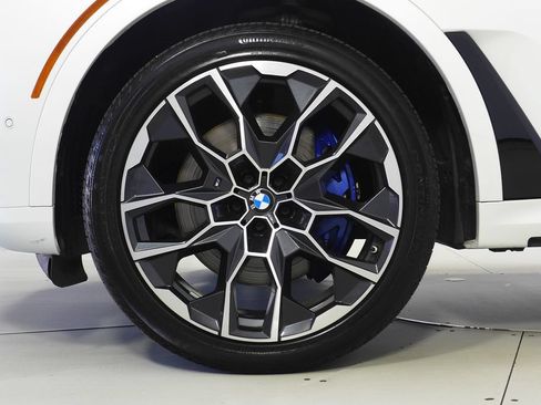 Used 2024 BMW X7 xDrive40i w/ M Sport Package AWD/4WD image 5