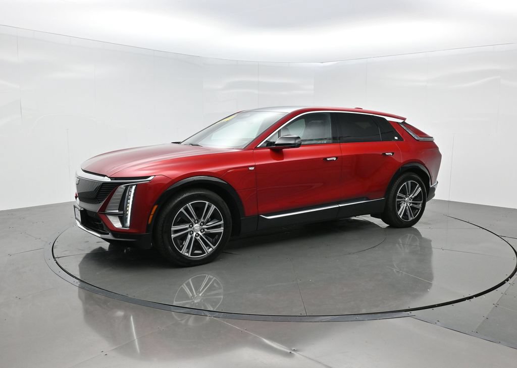Used 2024 Cadillac Lyriq Luxury w/ LPO, Floor Liner Package AWD/4WD image 2