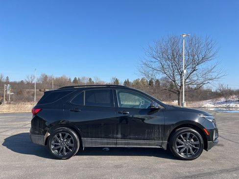 Used 2023 Chevrolet Equinox RS image 3