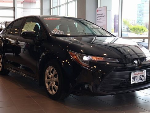 Used 2025 Toyota Corolla LE FWD image 3