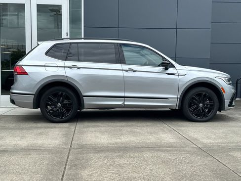 Used 2022 Volkswagen Tiguan SE R-Line AWD/4WD image 2