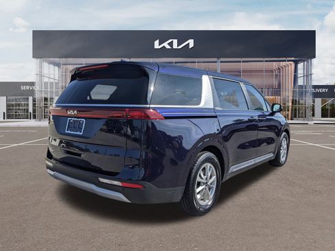 Certified 2023 Kia Carnival LX image 4