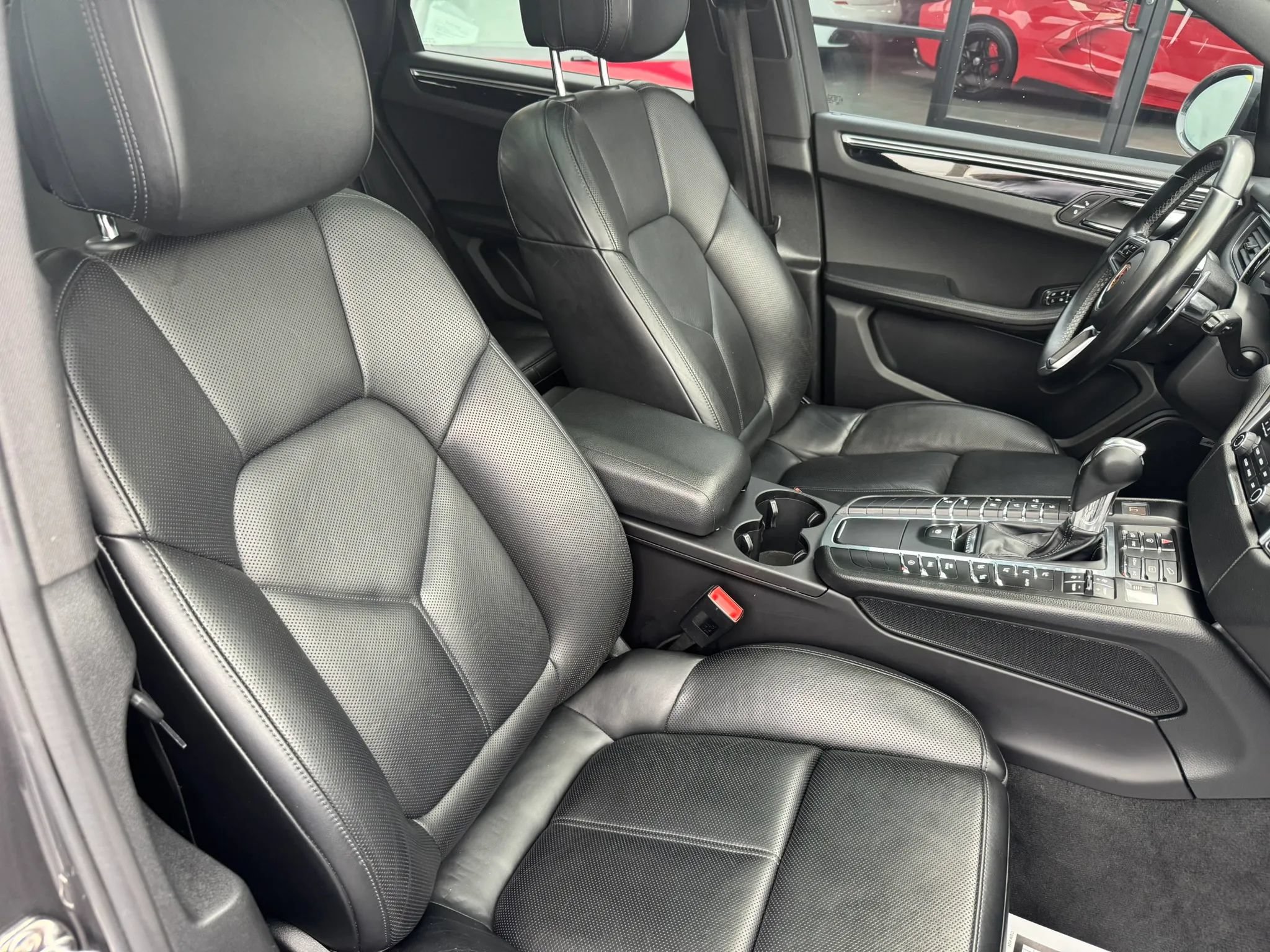Used 2018 Porsche Macan AWD/4WD image 16