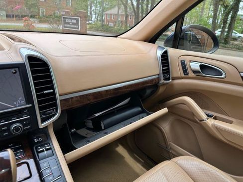 Used 2011 Porsche Cayenne AWD/4WD image 34