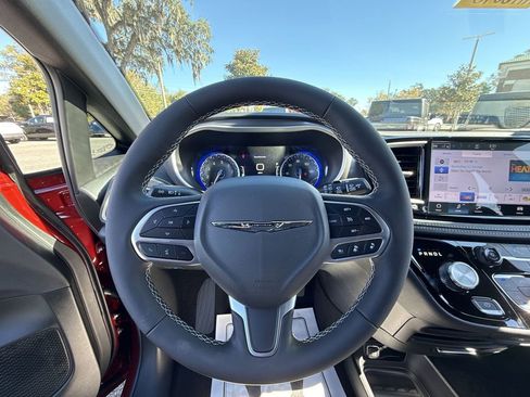 New 2026 Chrysler Pacifica Select image 14