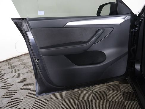 Used 2024 Tesla Model Y Long Range RWD image 24