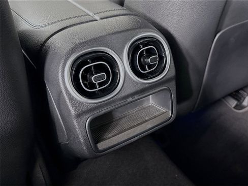 Used 2022 Mercedes-Benz C 300 Sedan image 37