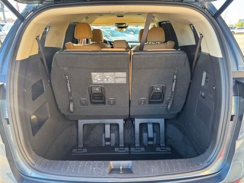 Used 2024 Kia Carnival EX FWD image 7
