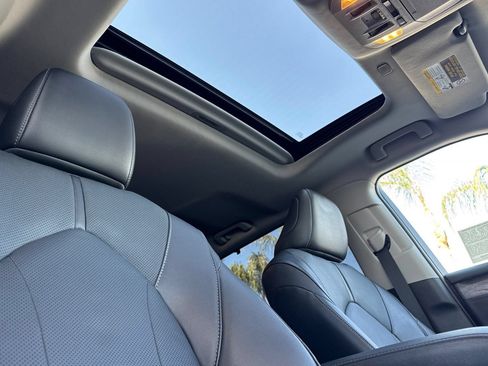 Used 2025 Toyota Highlander Limited AWD/4WD image 19