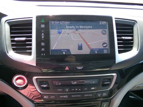 Used 2016 Honda Pilot Touring image 9