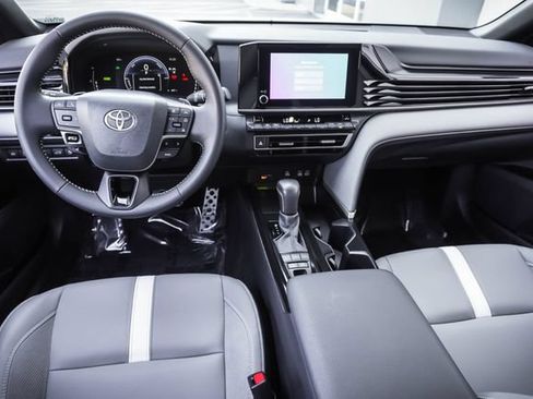 Used 2025 Toyota Camry SE FWD image 18