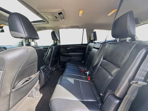 Certified 2018 Honda Pilot Touring image 25