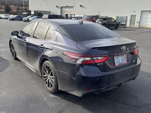 Used 2021 Toyota Camry SE image 2