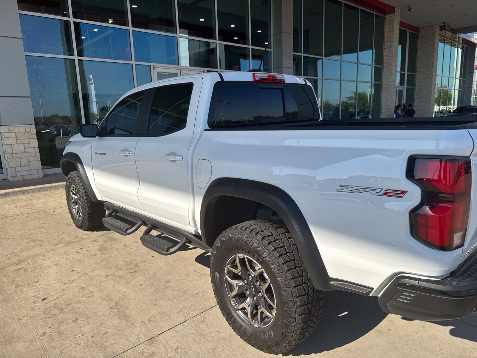 Used 2025 Chevrolet Colorado ZR2 w/ Technology Package AWD/4WD image 18