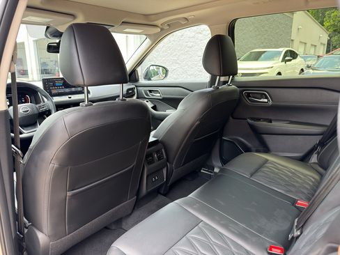 Used 2025 Nissan Rogue Platinum AWD/4WD image 13