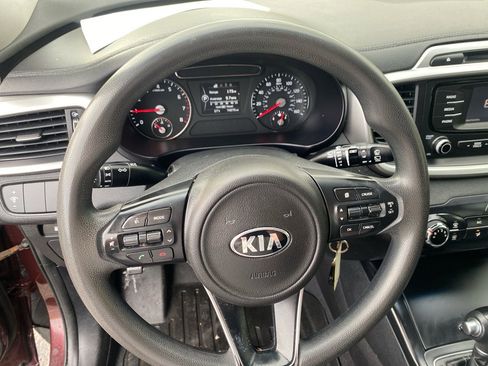 Used 2017 Kia Sorento LX image 11