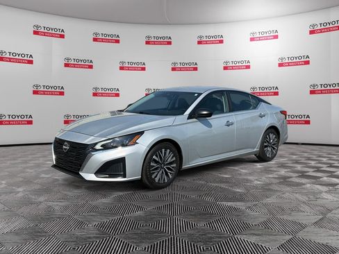 Used 2024 Nissan Altima 2.5 SV image 7