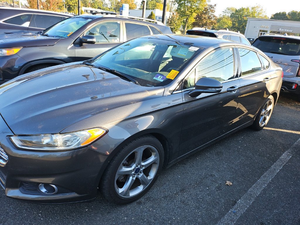 Used 2015 Ford Fusion SE FWD image 1