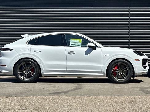 New 2025 Porsche Cayenne Turbo AWD/4WD image 9