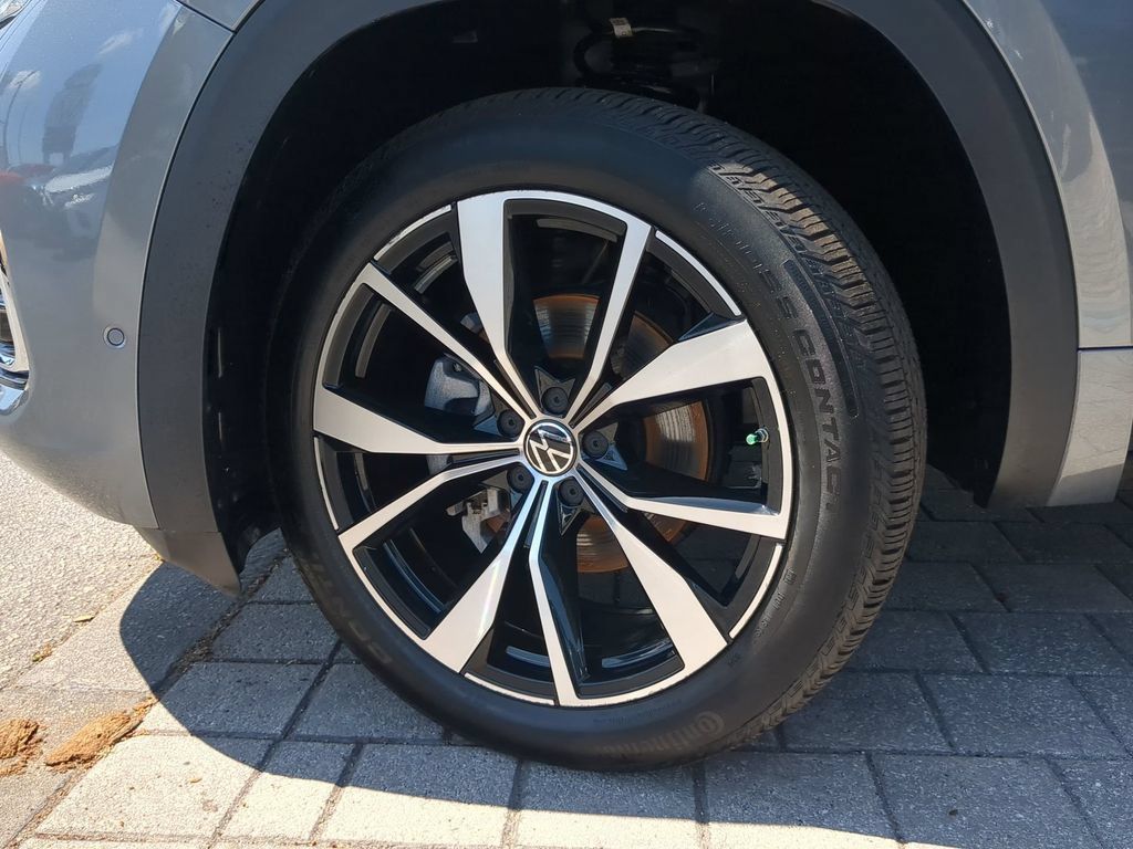 Certified 2025 Volkswagen Atlas SEL Premium R-Line AWD/4WD image 38