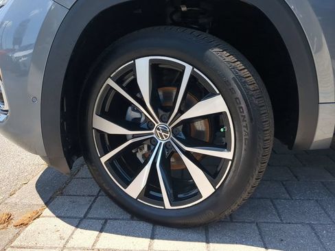 Certified 2025 Volkswagen Atlas SEL Premium R-Line AWD/4WD image 38