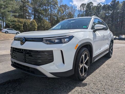 New 2026 Volkswagen Tiguan SE image 8