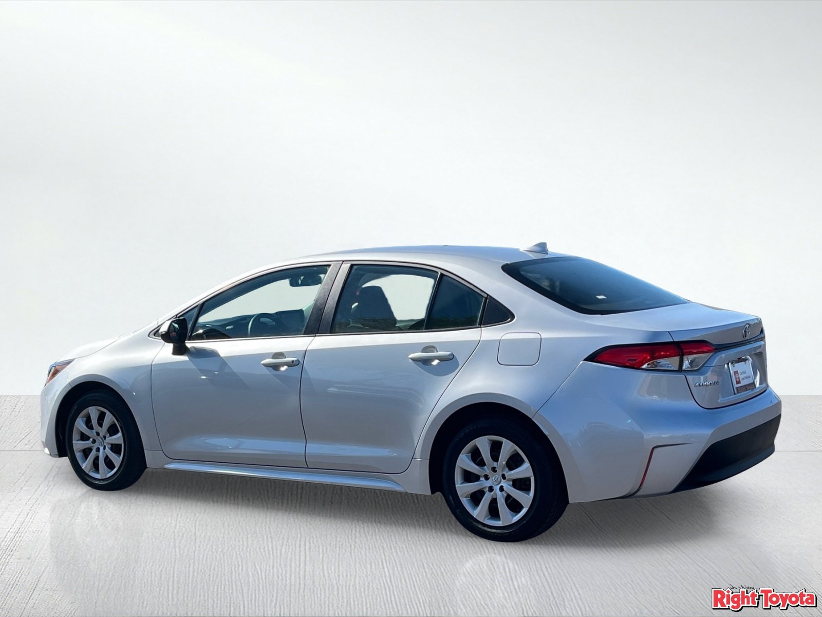 Certified 2025 Toyota Corolla LE FWD image 5