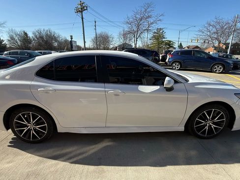 Used 2021 Toyota Camry SE image 8
