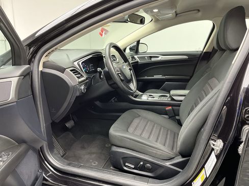 Used 2020 Ford Fusion SE image 3