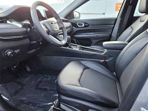 New 2026 Jeep Compass Latitude image 8