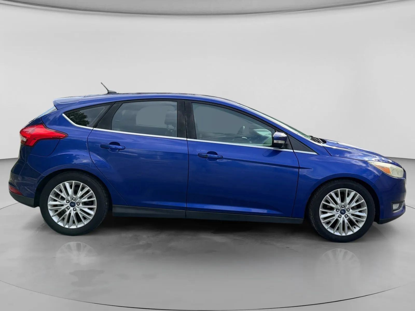 Used 2015 Ford Focus Titanium FWD image 6