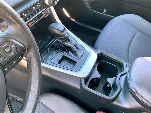 Used 2019 Toyota RAV4 LE image 15