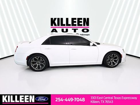 Used 2018 Chrysler 300 S w/ 300S Premium Group RWD image 8