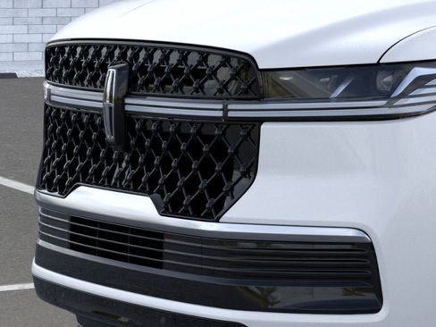 New 2026 Lincoln Navigator Reserve w/ Jet Appearance Package AWD/4WD image 17