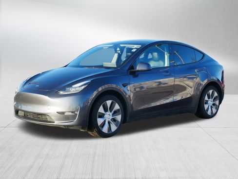Used 2021 Tesla Model Y Long Range image 3