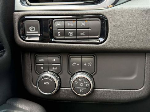 Used 2026 GMC Yukon XL Denali w/ Sun & Power Step Package AWD/4WD image 24