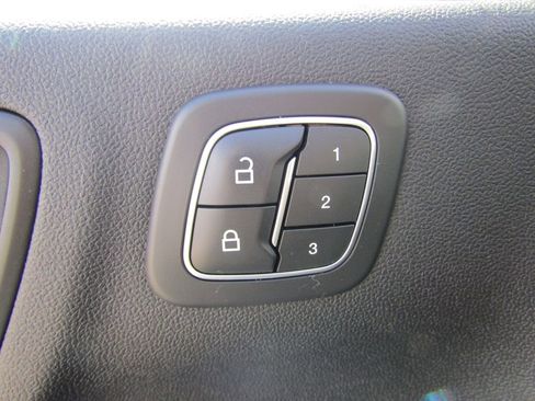 Used 2022 Ford Escape Titanium FWD image 25