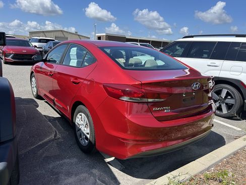 Used 2018 Hyundai Elantra SE w/ Cargo Package FWD image 5