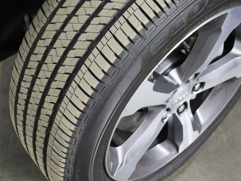 Used 2025 Jeep Grand Cherokee L Limited w/ Luxury Tech Group II image 43