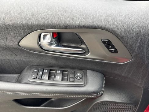 Used 2025 Chrysler Pacifica Select FWD image 16