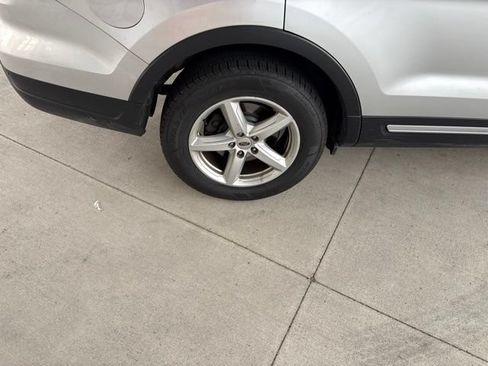 Used 2018 Ford Explorer XLT FWD image 7